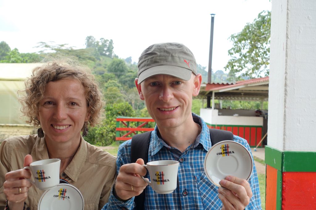 Świeżutka i pyszna kawa na kolumbijskiej plantacji